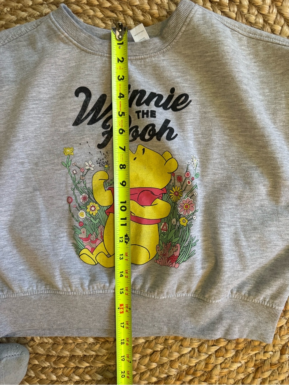 Disney Winnie the Pooh Cropped Sweatshirt Women’s Medium Grey Graphic Pullover - Picture 6 of 6